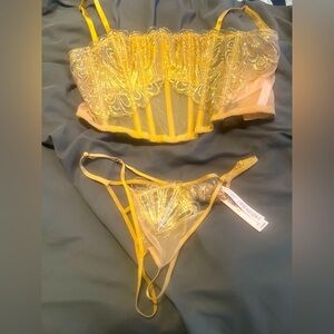 Elegant Gold Lace Lingerie Set